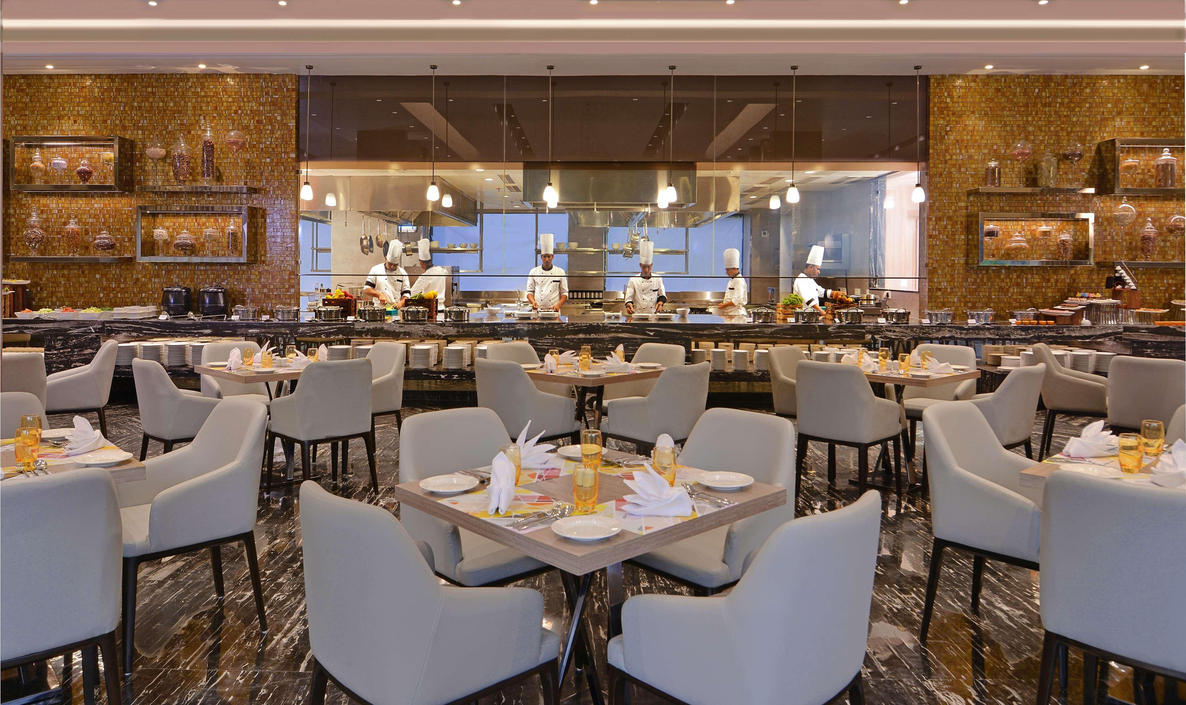 Radisson Mumbai Andheri Midc ภายนอก รูปภาพ The restaurant