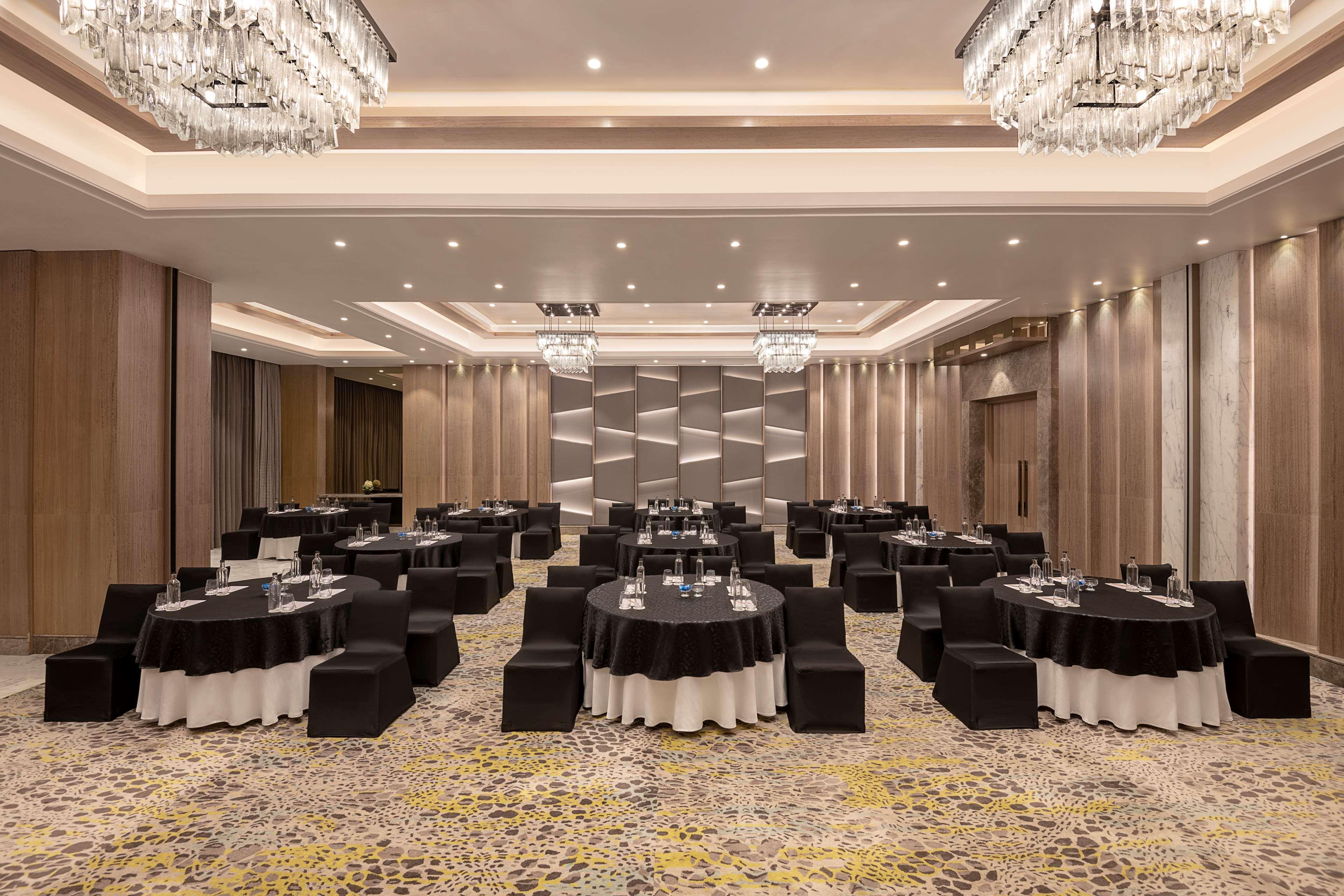 Radisson Mumbai Andheri Midc ภายนอก รูปภาพ The ballroom