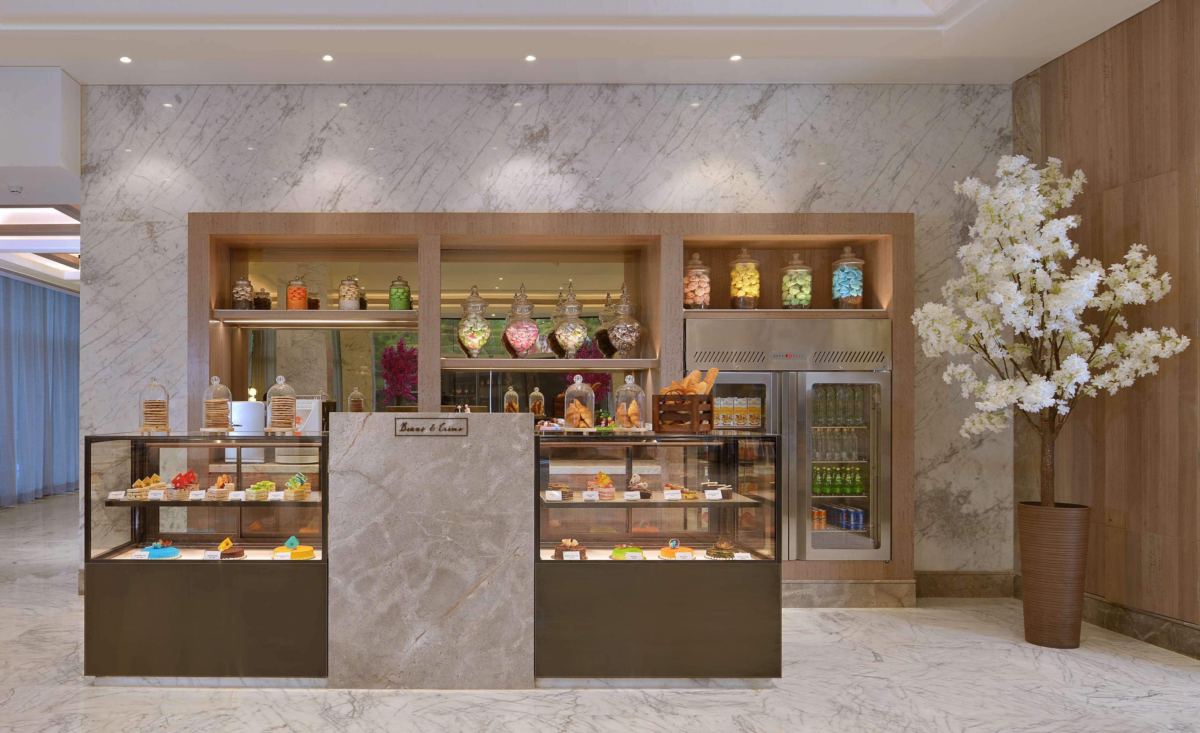 Radisson Mumbai Andheri Midc ภายนอก รูปภาพ The Pastry Shop