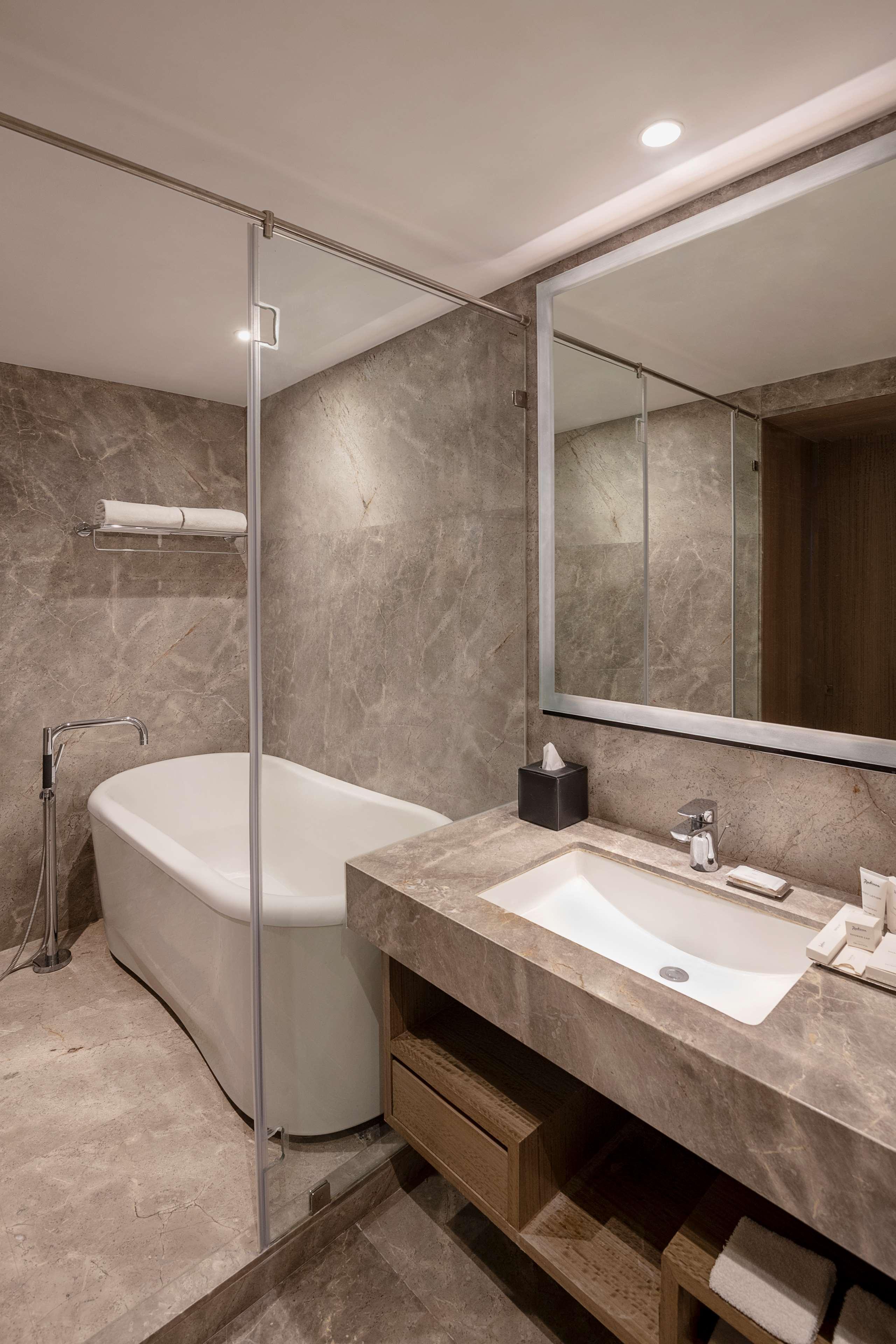 Radisson Mumbai Andheri Midc ภายนอก รูปภาพ Bathroom