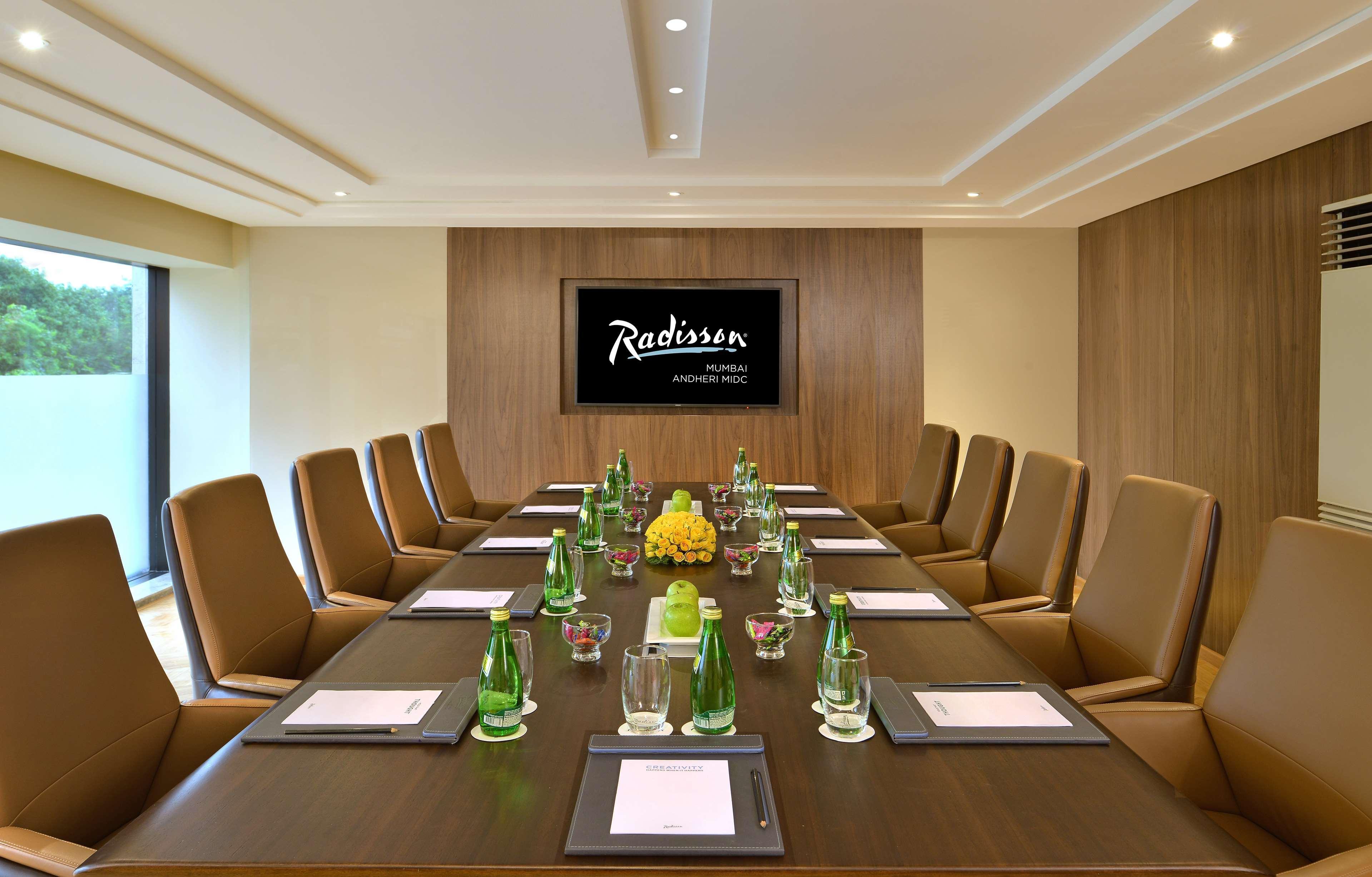 Radisson Mumbai Andheri Midc ภายนอก รูปภาพ Meeting room
