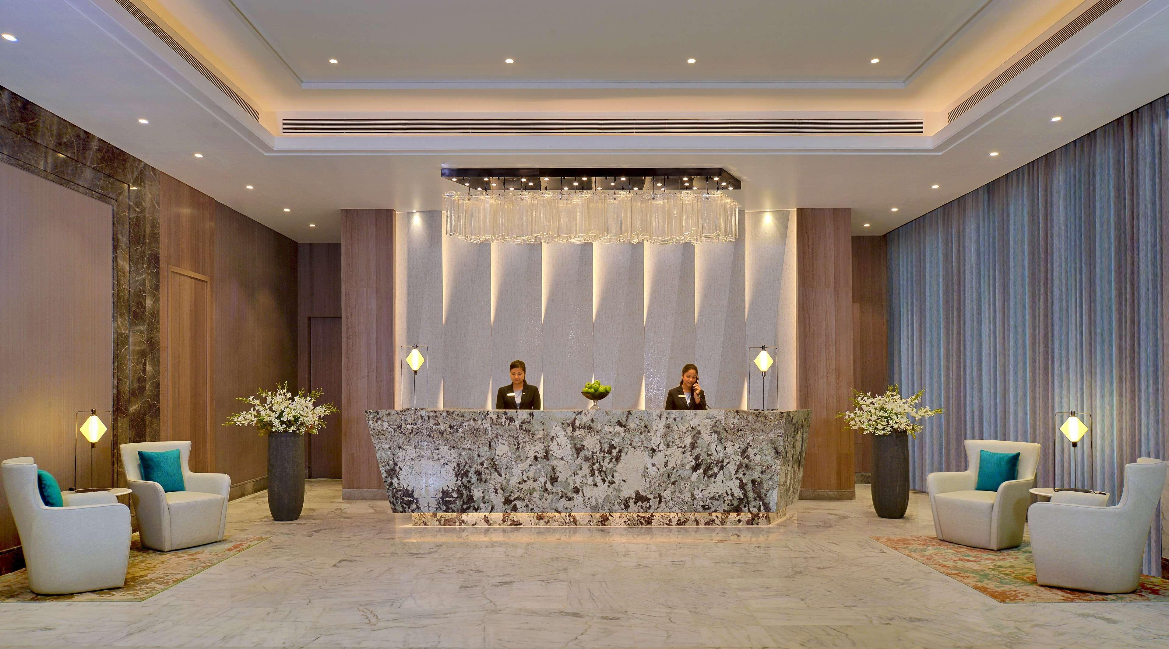 Radisson Mumbai Andheri Midc ภายนอก รูปภาพ The lobby of the hotel